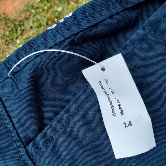 Old Navy Shorts - Picture 5 of 7